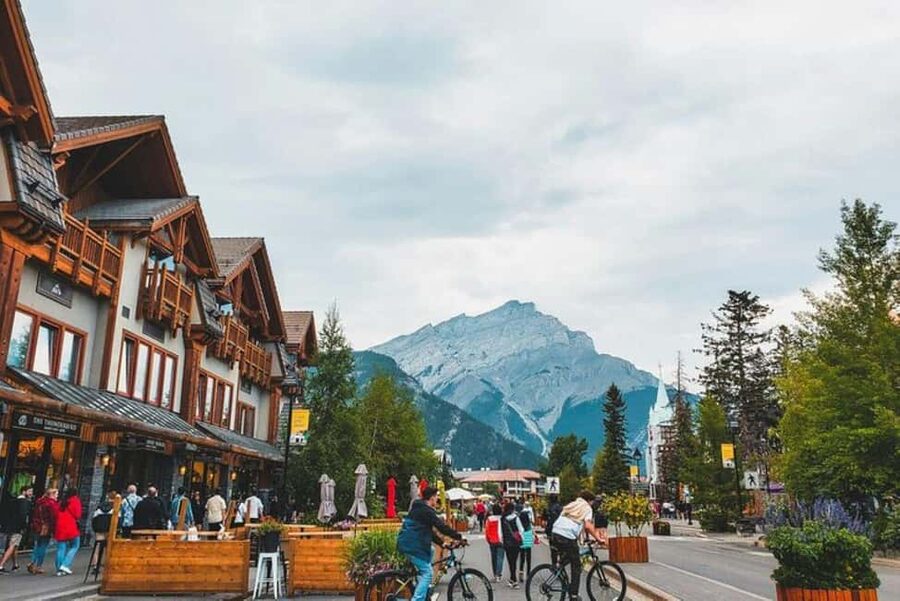 From Calgary: Explore 4 Stunning Lakes in Banff & Yoho - Bow Lake: a quieter half-hour stop