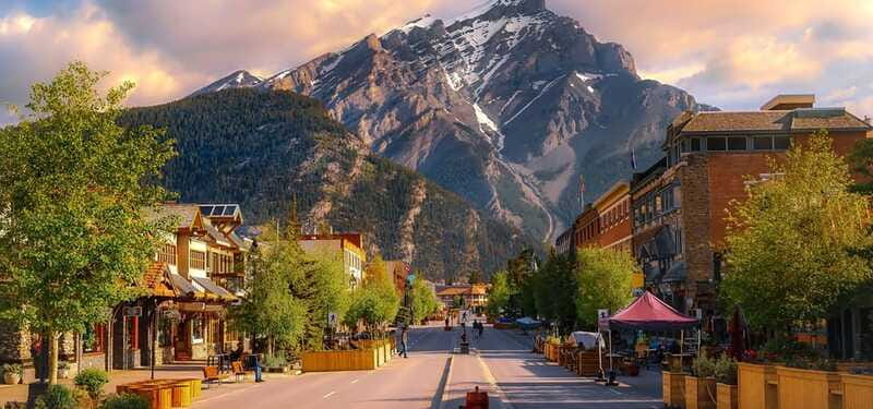 From Calgary: Private Lake Louise and Banff Day Trip - Timing, clothing, and small practical details
