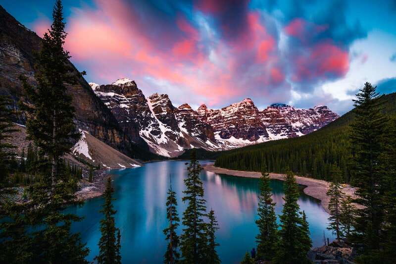 From Canmore/Banff: Moraine Lake Sunrise & Lake Louise Tour - Why this early start makes sense