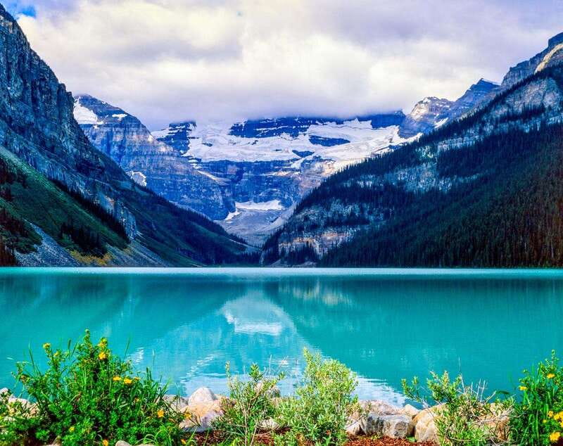 From Canmore/Banff: Moraine Lake Sunrise & Lake Louise Tour - The guide makes the quiet drive count