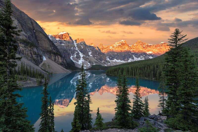 From Canmore/Banff: Moraine Lake Sunrise & Lake Louise Tour - Arriving at Moraine Lake before the first light