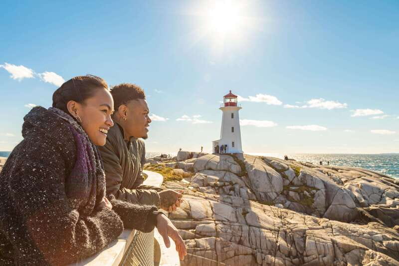 From Halifax: Peggy's Cove Bus Tour - From granite rocks to the working village
