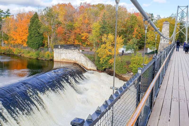 From Montreal: Quebec City and Montmorency Falls Day Trip - Guides, drivers, and the feel of the day