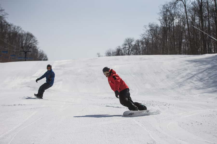 From Montreal: Skiing or Snowboarding Day Trip - Six hours on the Lanaudière slopes