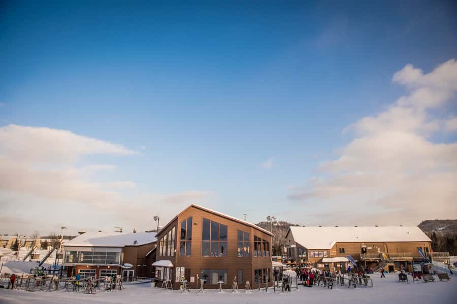 From Montreal: Skiing or Snowboarding Day Trip - The 8 am departure behind Radisson station