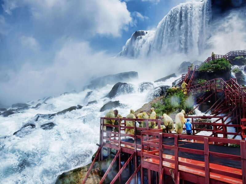 From Montreal: Toronto, Niagara Falls & 1000 Islands Tour - Cruising through the Thousand Islands