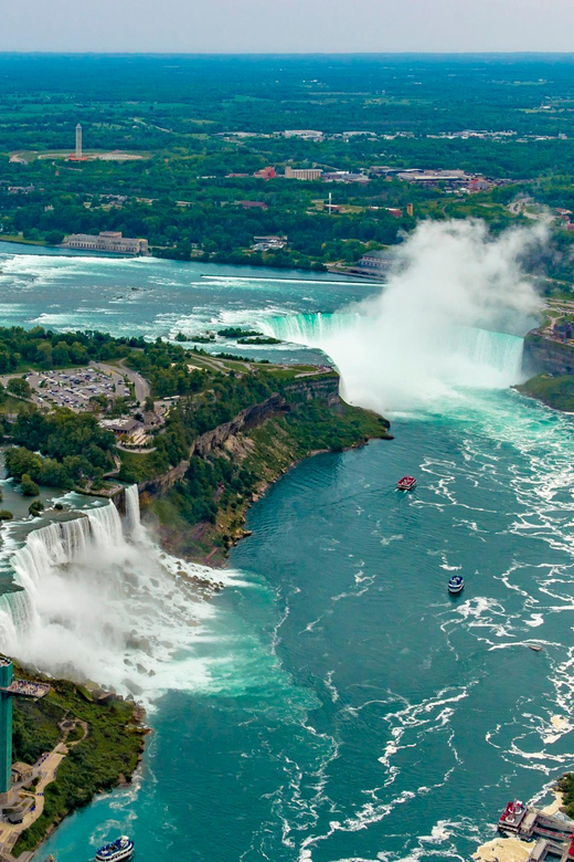 From Montreal: Toronto, Niagara Falls & 1000 Islands Tour - Spending the night within walking distance of the falls