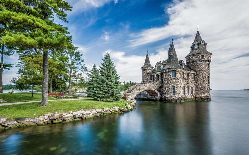 From Montreal: Toronto, Niagara Falls & 1000 Islands Tour - How the pace feels in real life