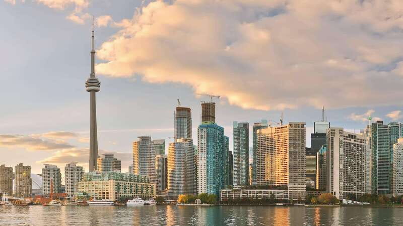 From Montreal: Toronto, Niagara Falls & 1000 Islands Tour - Leaving Montreal early for a full first day