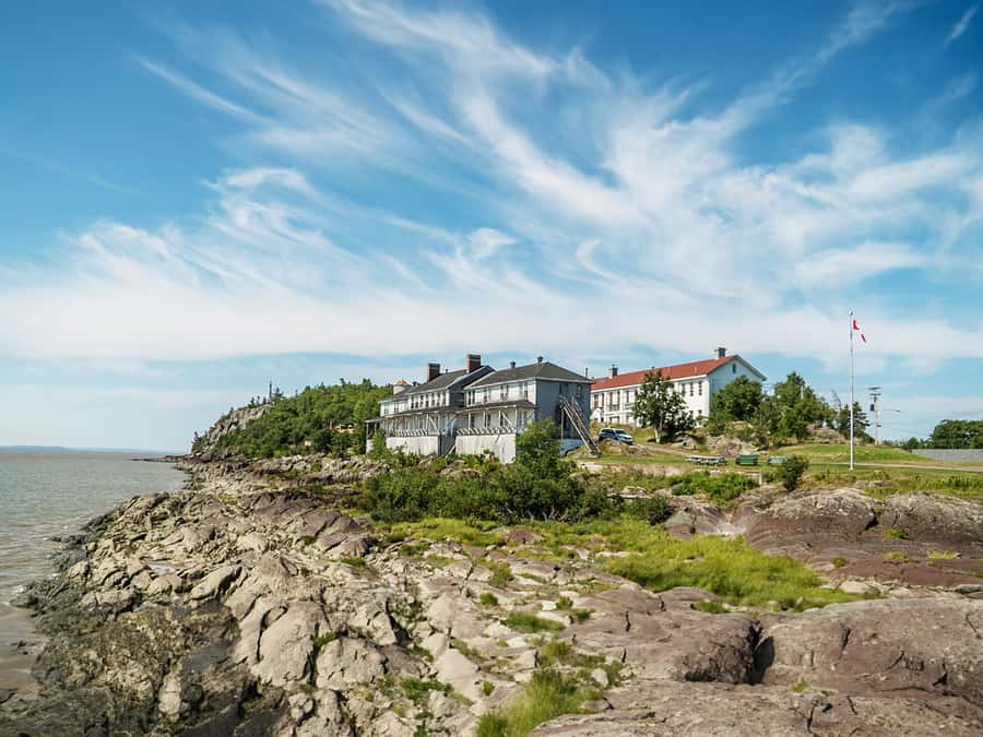 From Quebec City: Grosse Île Tour & Cruise + Bus Transfer - Lunch requires a little planning