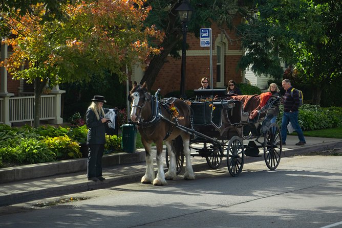 FROM TORONTO: Niagara Day Tour w/ Niagara on the Lake & Boat Ride - Niagara-on-the-Lake starts the day gently