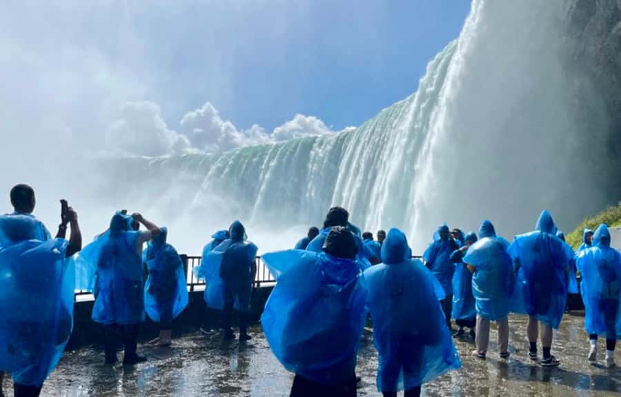 From Toronto: Niagara Falls Tour + Boat Ride and/or Journey - Leaving Toronto before the traffic builds