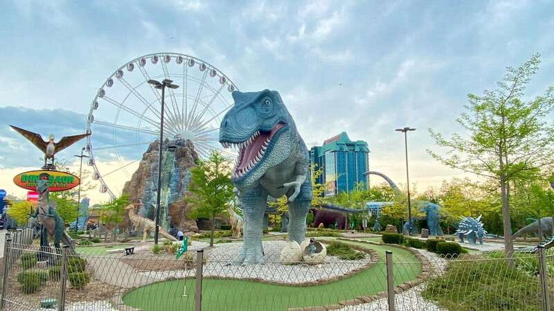 From Toronto: Niagara Falls Tour with Journey & Dinner - Clifton Hill after dark