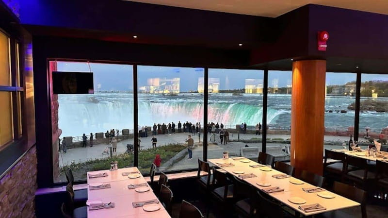 From Toronto: Niagara Falls Tour with Journey & Dinner - Night illumination and free time beside the falls