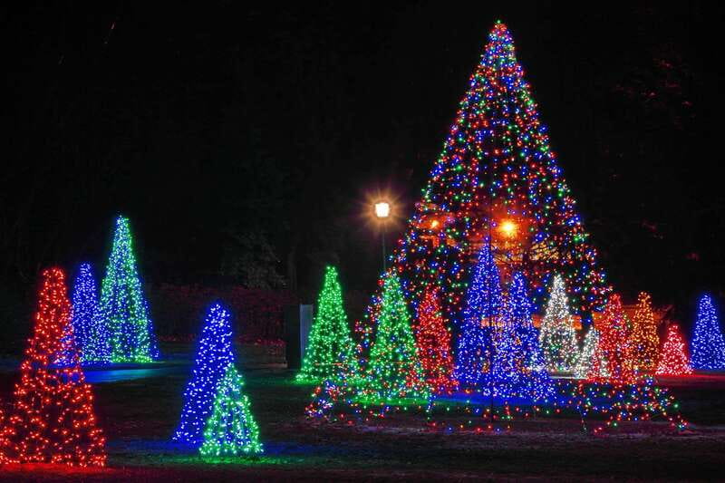From Toronto: Winter Festival of Lights Niagara Falls Tour - Choosing Journey Behind the Falls