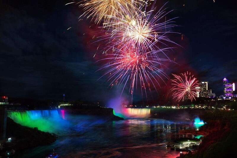 From Toronto: Winter Festival of Lights Niagara Falls Tour - How the guide and coach affect the experience