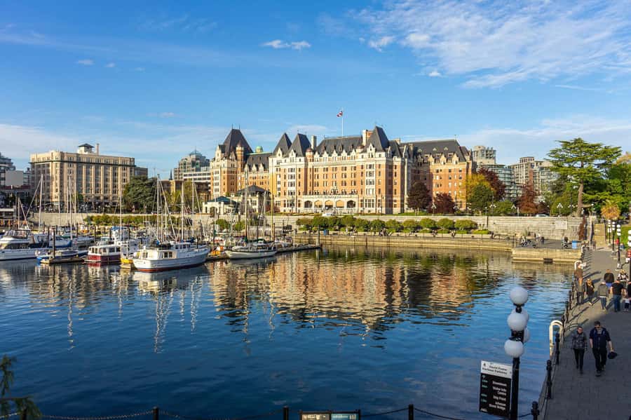 From Vancouver: Butchart Gardens & Victoria Sightseeing Tour - Making good use of your free hour in Victoria