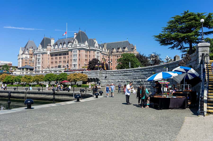 From Vancouver: Butchart Gardens & Victoria Sightseeing Tour - Exploring Butchart Gardens in 105 minutes