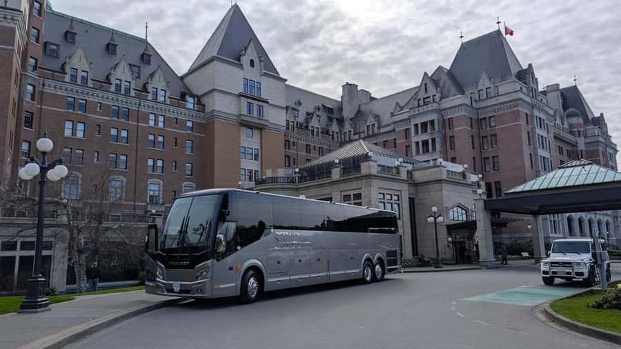 From Vancouver: Victoria Tour with Ferry & Butchart Gardens - Two hours in Victoria: how to use your free time