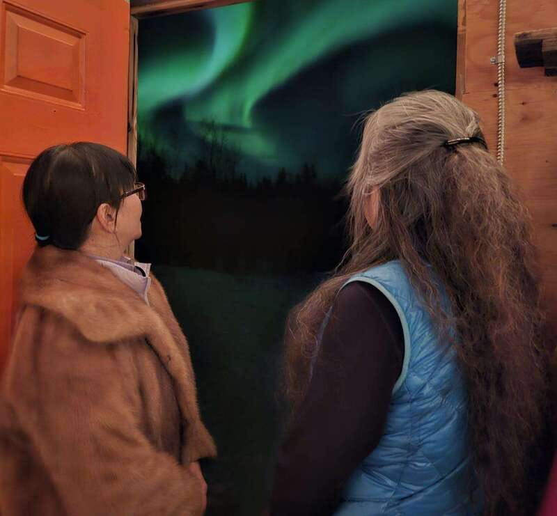 From Yellowknife: Aurora Borealis Tour with Cozy Cabin Base - From your hotel to a cabin in the bush