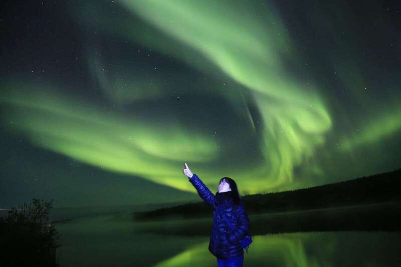 From Yellowknife: Northern Lights Bus Tour with Photos - Along the Ingraham Trail after dark