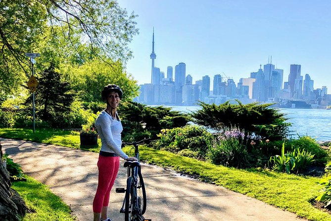 Guided Bicycle Tour - Toronto Waterfront, Island and Distillery - Crossing Toronto Island from west to east