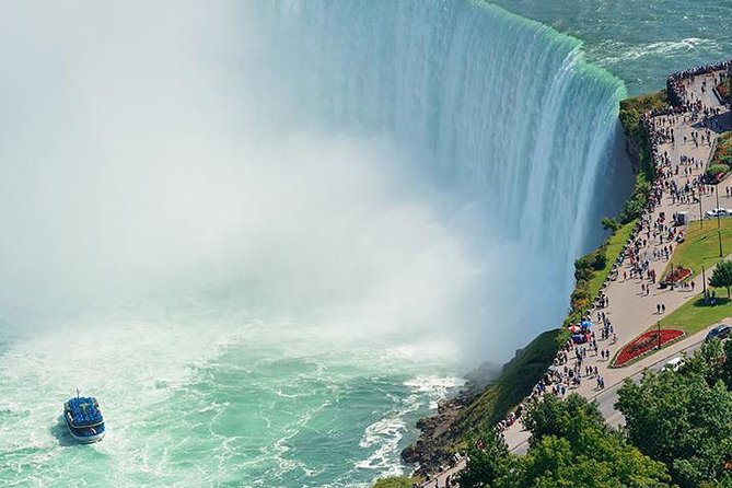 Guided Day Tour to Niagara Falls from Toronto with Boat & Lunch - The Hornblower cruise puts you in the spray
