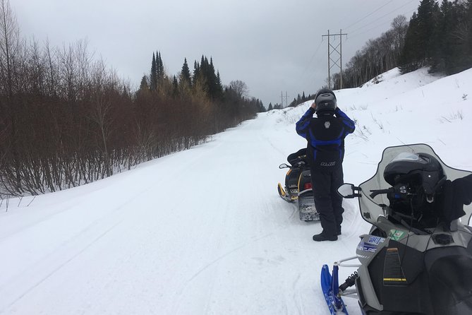 Guided Snowmobile Tours - Learning to handle the snowmobile