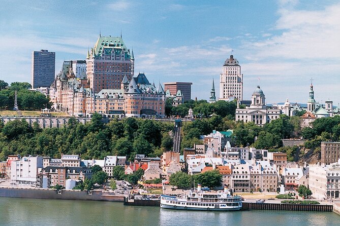 Guided Tour of the Fairmont Le Chateau Frontenac in Quebec City - Group size, sound, and pace