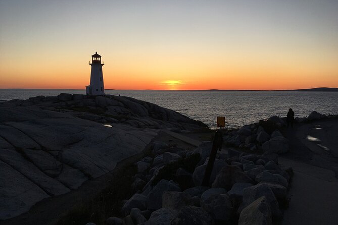 Half Day Small Group Tour in Peggy's Cove and Titanic Cemetery - What to notice at Fairview Lawn Cemetery