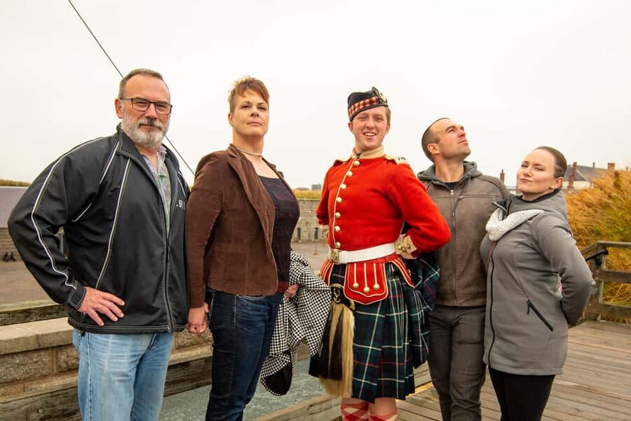 Halifax: Peggy's Cove, Citadel and Titanic Cemetery Tour - Guides make or break the experience