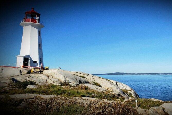 Halifax Peggy’s Cove Express - Peggy’s Cove Lighthouse and the granite shore