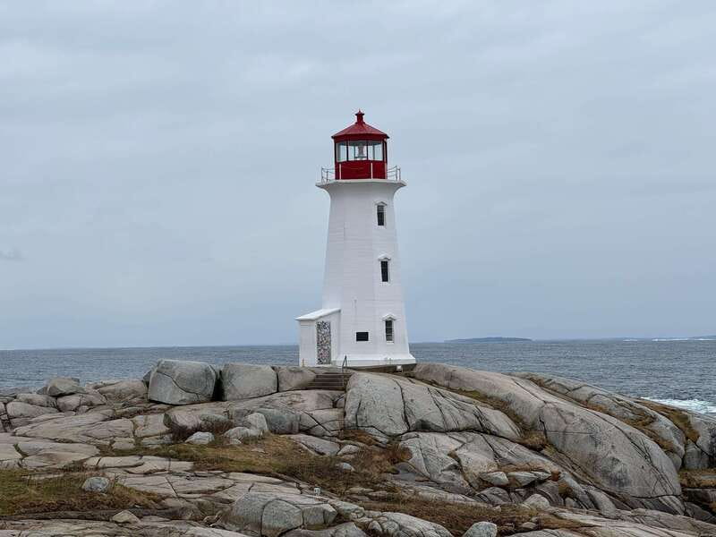Halifax: Peggy's Cove, Lunenburg, and Annapolis Valley Tour - Queensland Beach: a short taste of the Atlantic