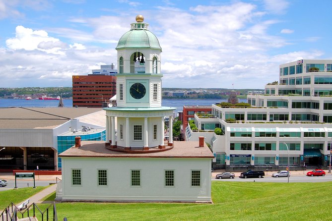 Halifax Premium Tour: Peggy's Cove, Citadel & Titanic Cemetery - Peggy’s Cove and the lighthouse on the rocks