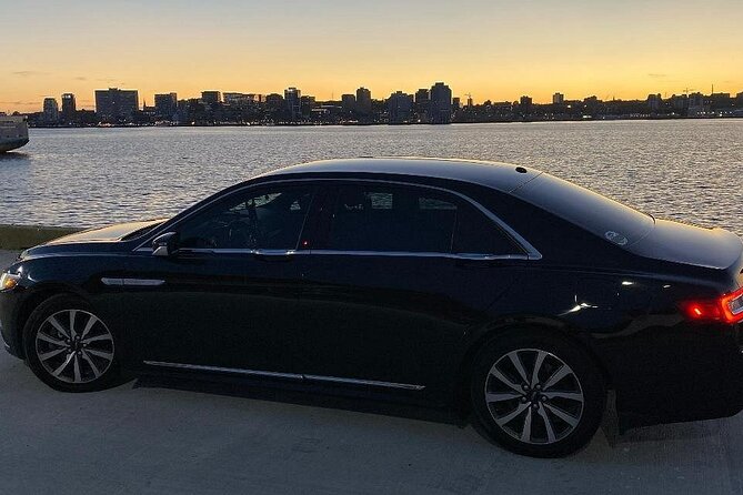 Halifax YHZ Airport Pre-Arranged Luxury Sedan Service - Finding the driver after a domestic arrival