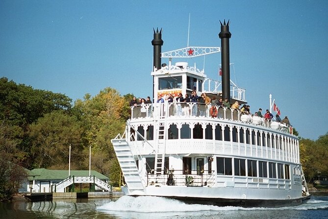 Heart of the 1000 Islands Sightseeing Cruise - Seeing historic Kingston from the river