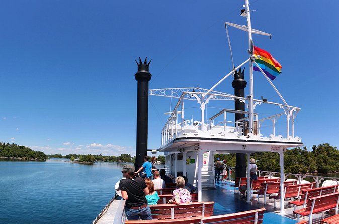 Heart of the 1000 Islands Sightseeing Cruise - Food, seating, and comfort aboard