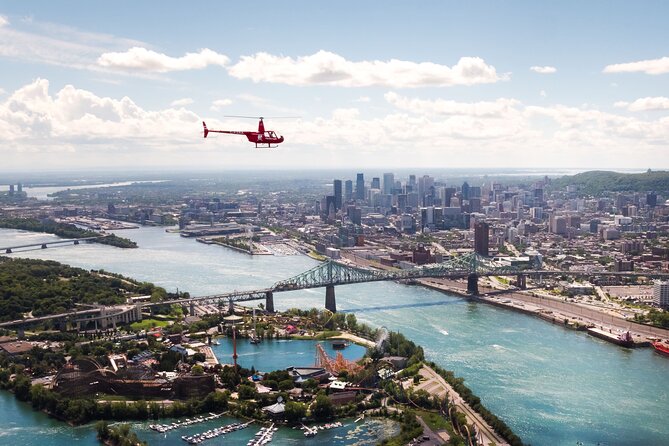 Helicopter Tour Over Montreal - Boucherville Islands and the wider route