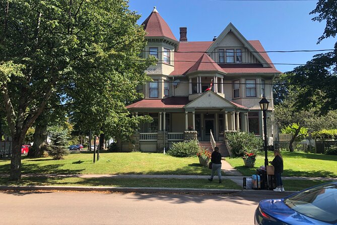 Historic Walking Tour of Charlottetown - The guide and the value of local stories