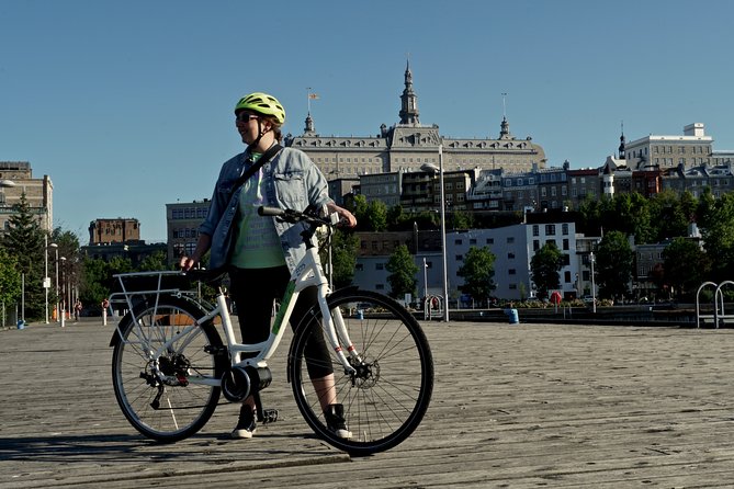 Historical Lower Town & Neighborhoods Bike Tour - Guides, group size, and the pace