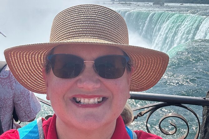 Hornblower Boat and Walking Tour of Niagara Falls - One hour beside the falls