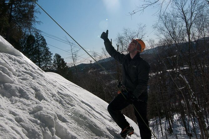 Ice Climbing Initiation in Mont-Tremblant - The first stage: safety, gear, and climbing basics