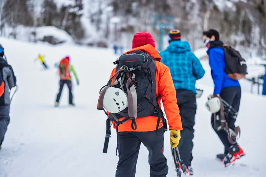 Ice Climbing Initiation in Mont-Tremblant - Climbing the frozen waterfalls
