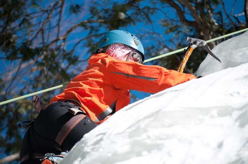 Ice Climbing Initiation in Mont-Tremblant - A small group makes the instruction more useful