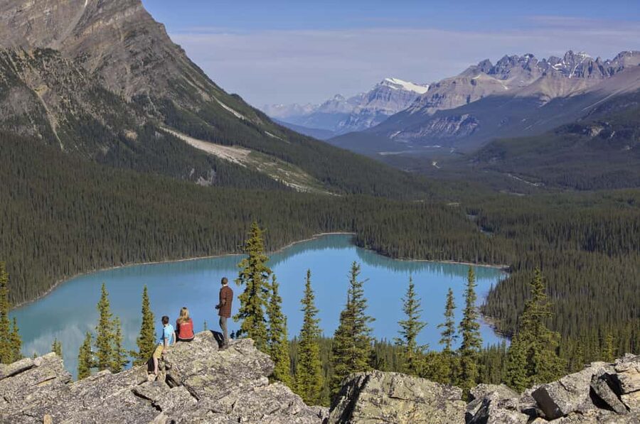 Icefield: Bow Lake, Columbia Icefield, Peyto Lake Day Tour - Bow Lake and the Crowfoot Mountains