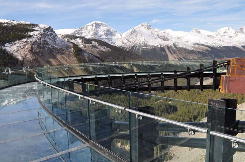 Jasper: Columbia Icefield Skywalk - Starting at the Columbia Icefield Discovery Centre