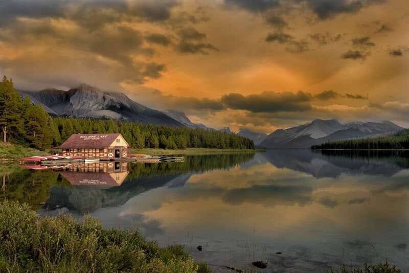 Jasper National Park: Maligne Lake Cruise With Guide - Should you book the Maligne Lake cruise?