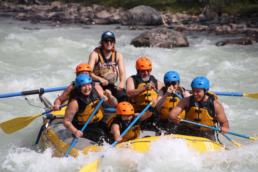Jasper National Park: Sunwapta River White Water Rafting - Getting ready for cold glacial water