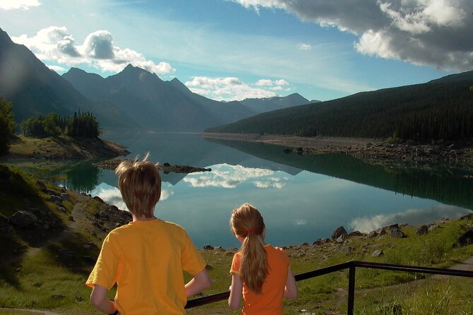 Jasper National Park Tour: Maligne Valley, Medicine Lake and Spirit Island - Maligne Lake and the Spirit Island cruise