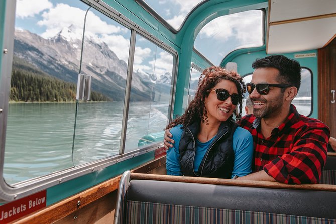 Jasper National Park Tour: Maligne Valley, Medicine Lake and Spirit Island - The guides make or break the day